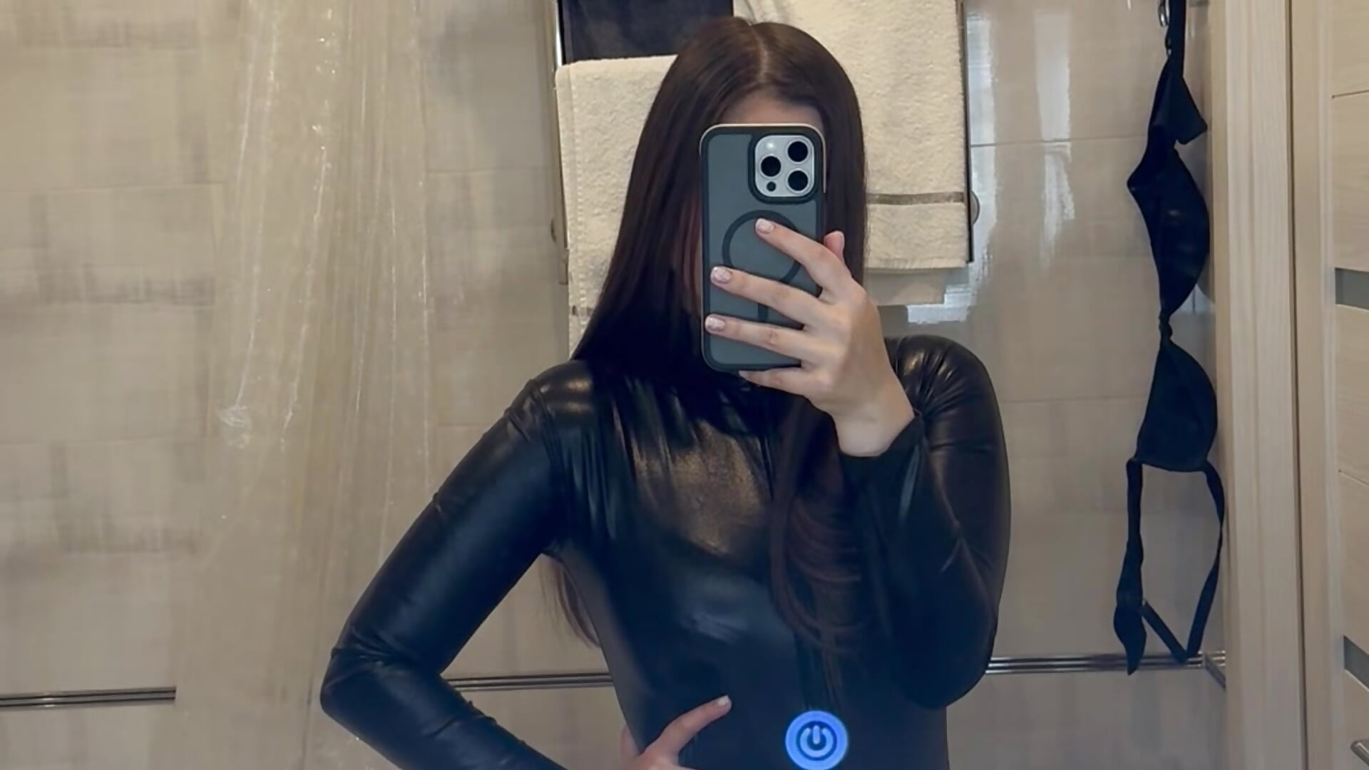 <3