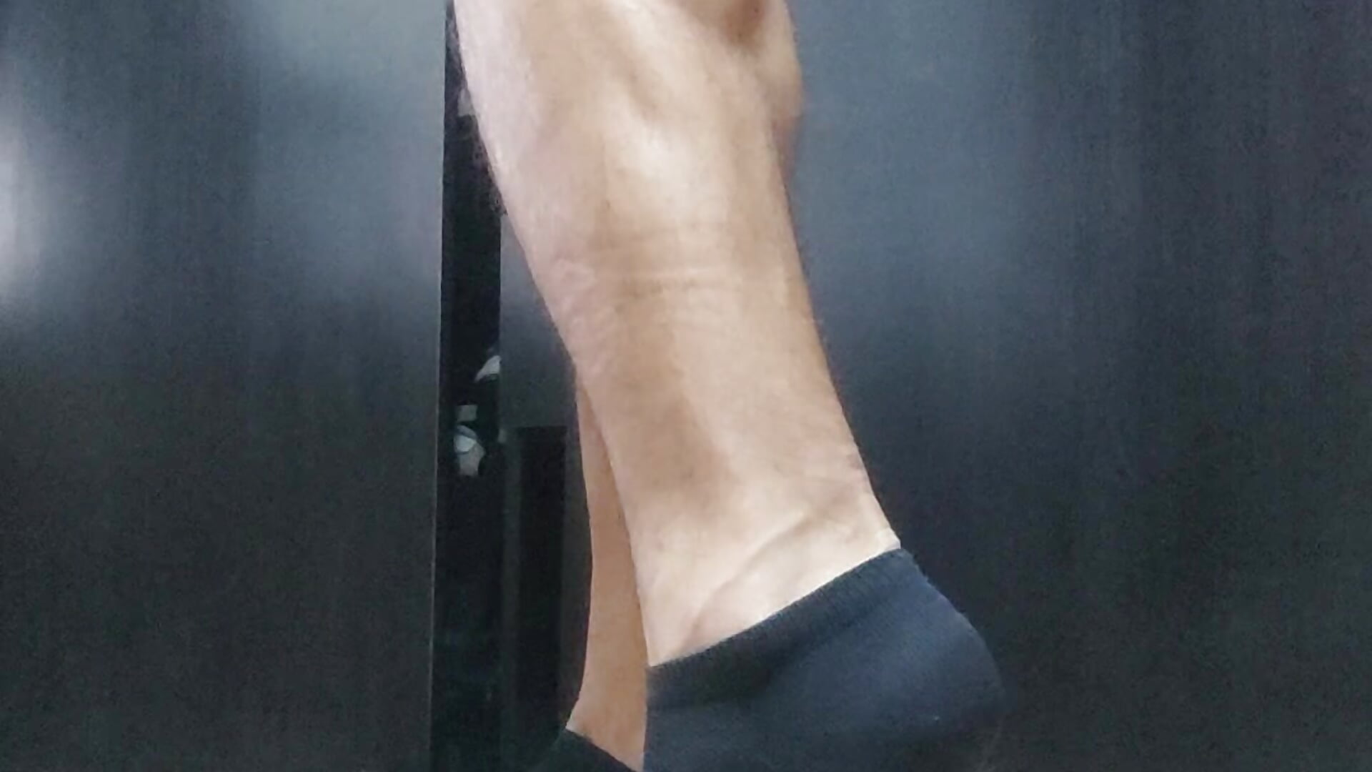 POV Flexing 🔥😈💪🏻🦵🏻🦶🏻🥵 - vídeo de Marck_Muscle modelo de câmara