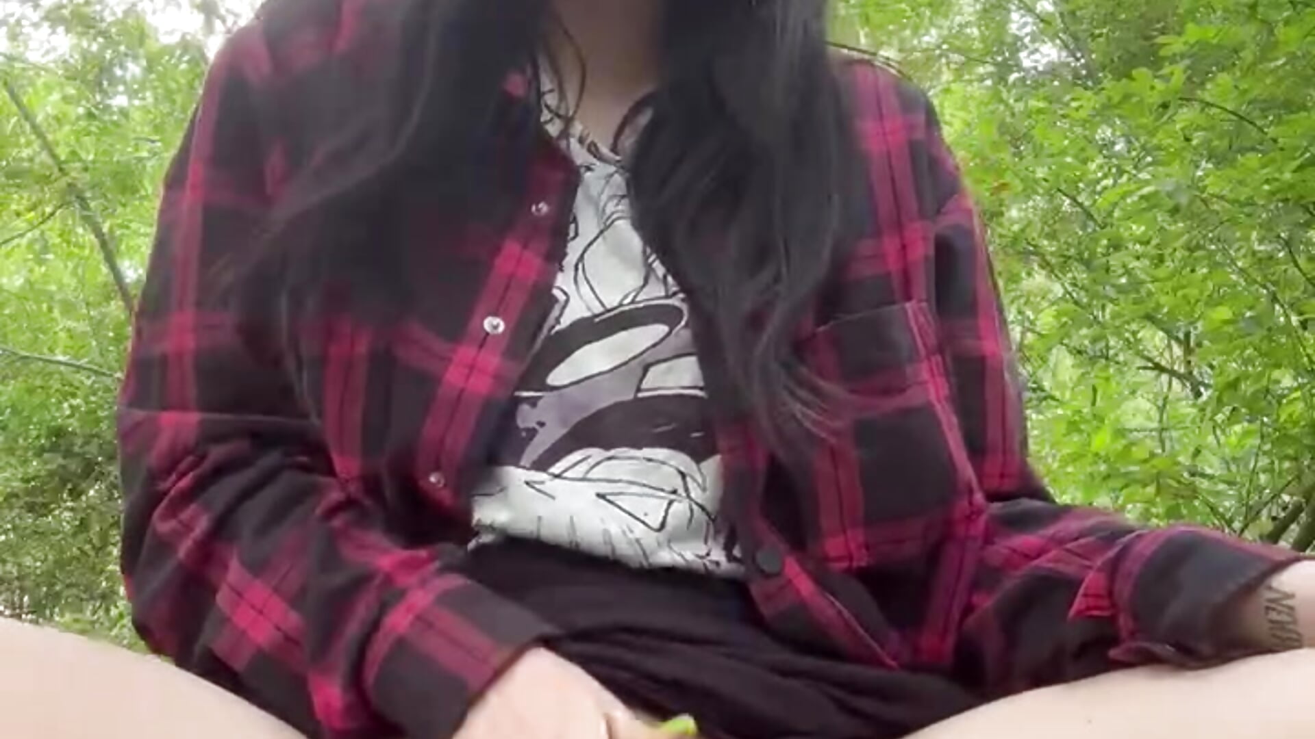 GIGANTIC SQUIRT in the park - clip cu Heart_Ass model videochat