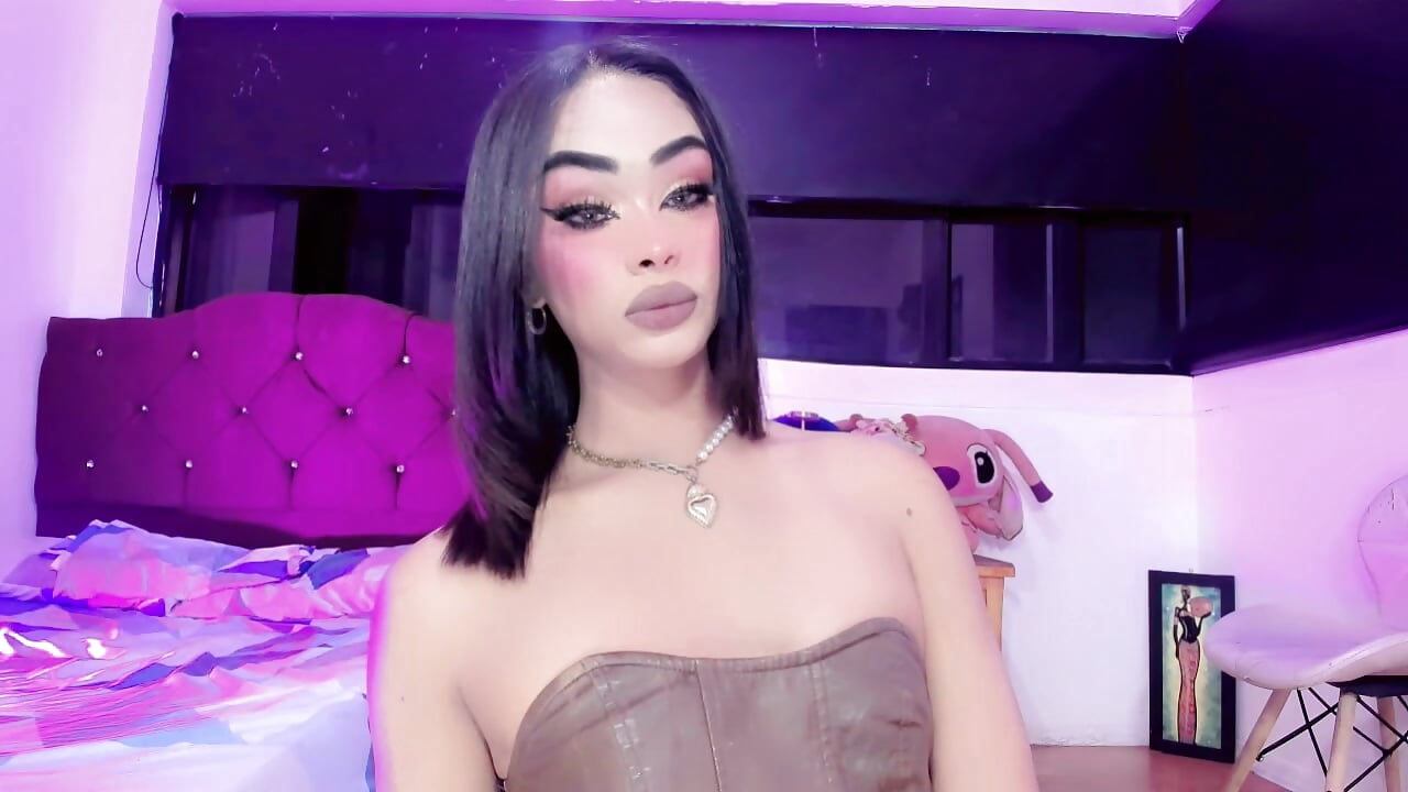 11 — filmik _Riannagarcia_, modela(-lki) na kamerkach