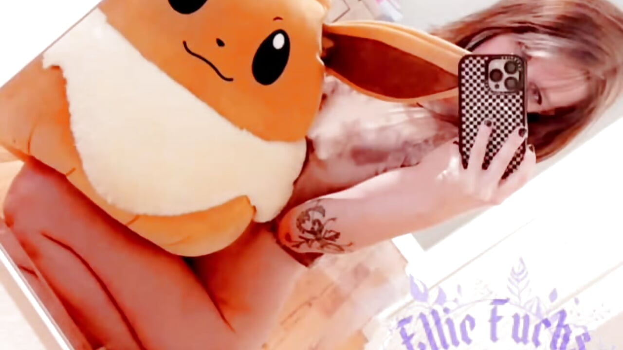 A wild Ellie appeared… are you going to catch me??🤭