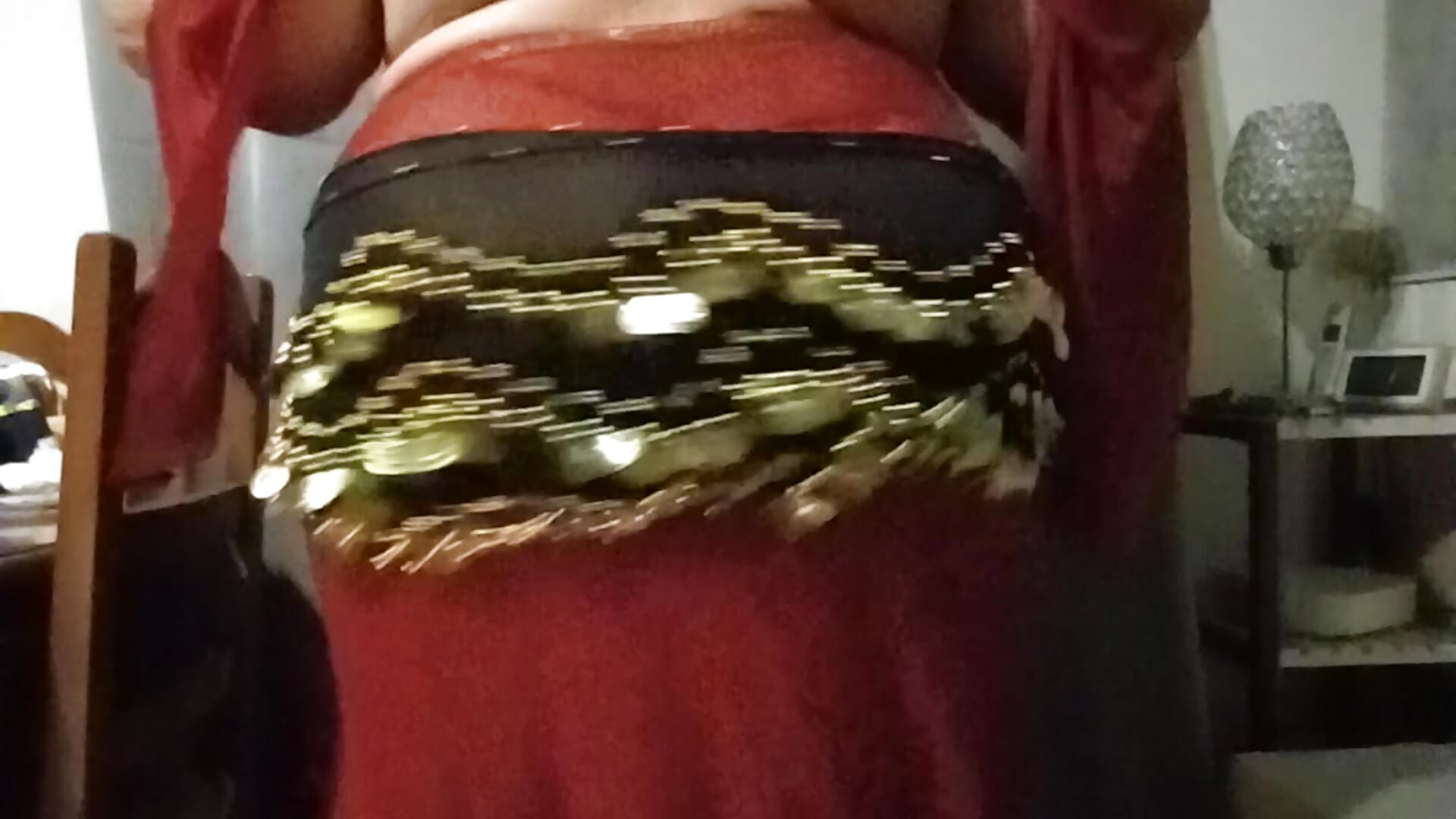 Je bouge mon cul - video by Lola-squirt cam model