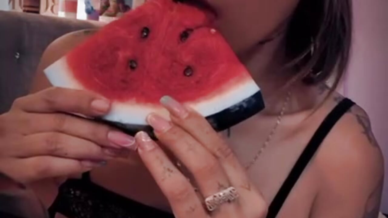 A delicious fruit delights my body😋