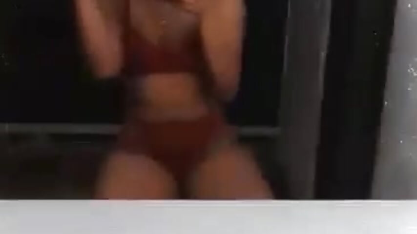 Sensual in red - video by Yuna_Hot cam model