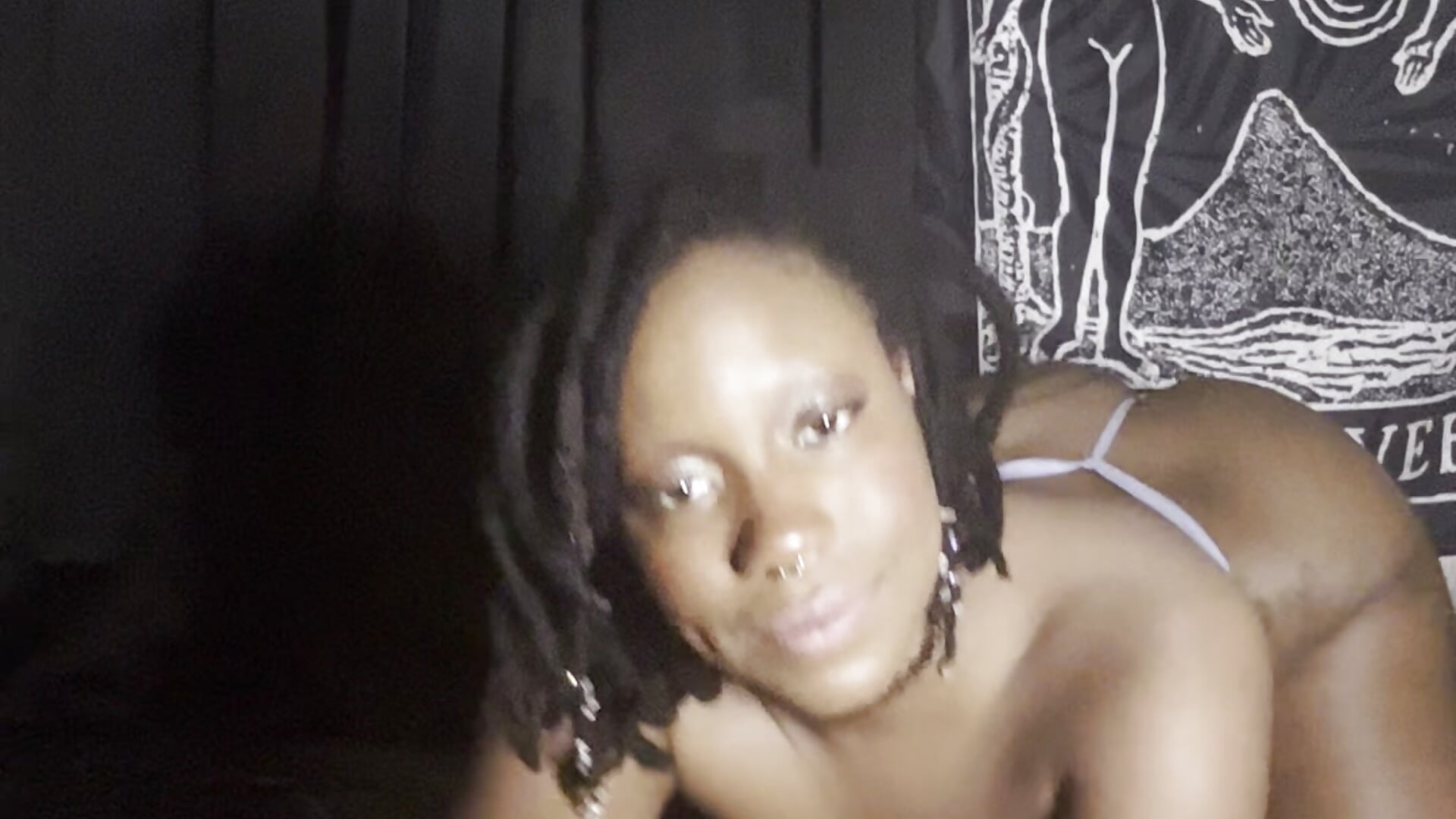 topless pinup shot 2 - video oleh model kamera HarpertheHarpy