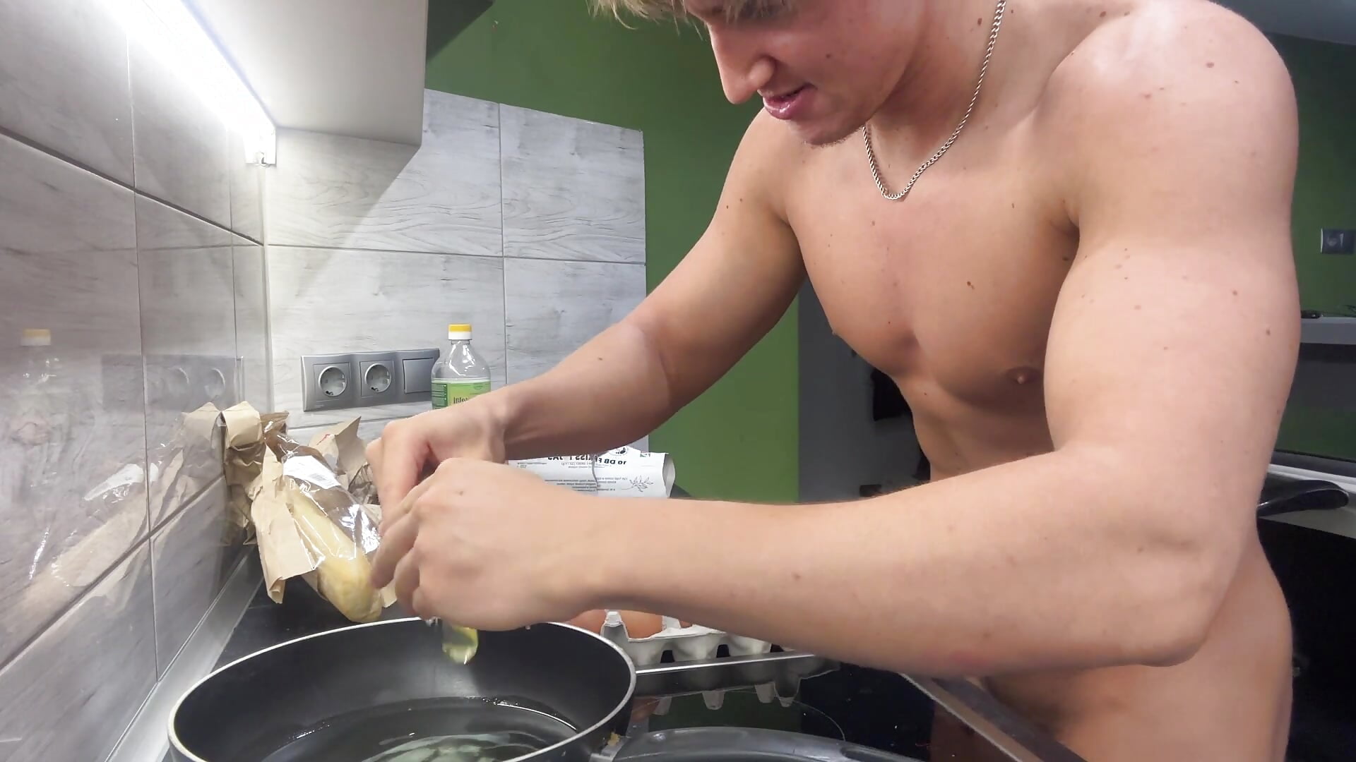 Egg Breakfast Sandwich |Naked Cooking－カメラキャストのChristianLevine_の動画