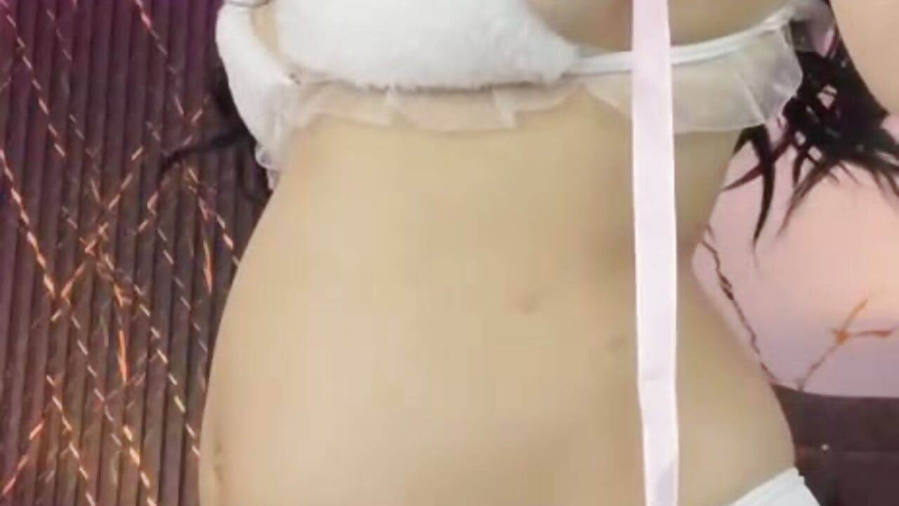 My tender belly 🤍🤍🤍 - video của người mẫu cam devlin_violett