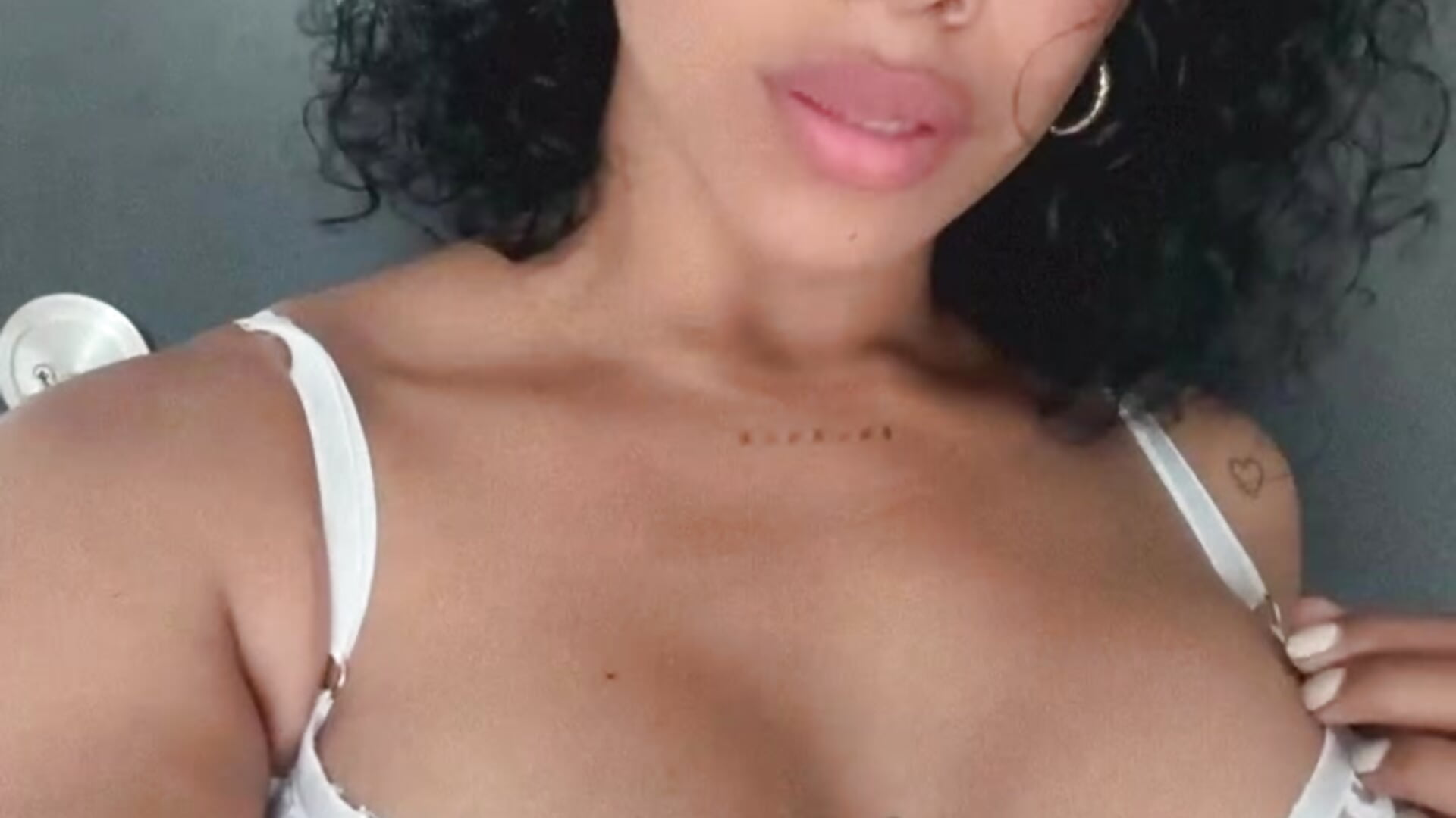 You like my boobs ? 🍒 - video by Brunettexio cam model