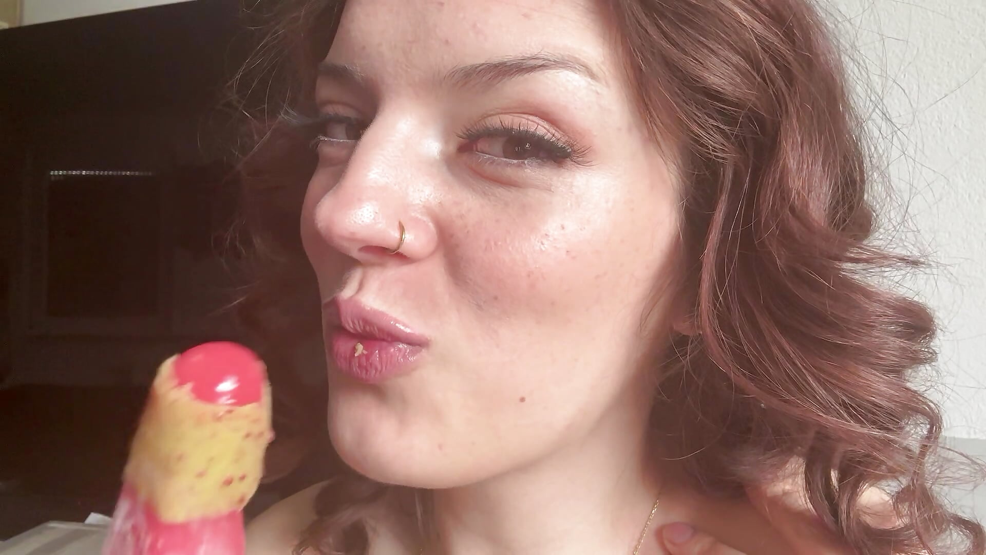 Nicht ablenken lassen, ist nur ein Eis 😜 - video by LexyGold cam model