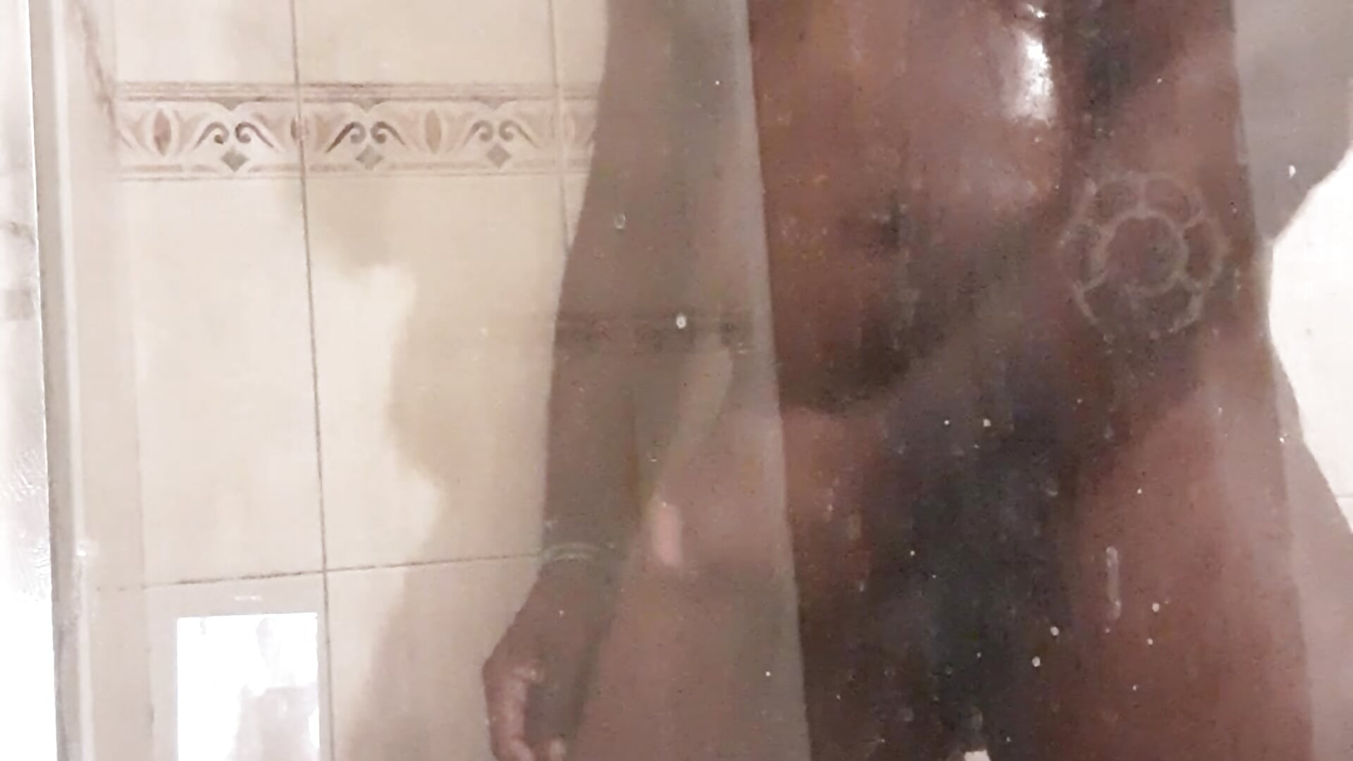 In da shower cum fly like plane 😍💦
