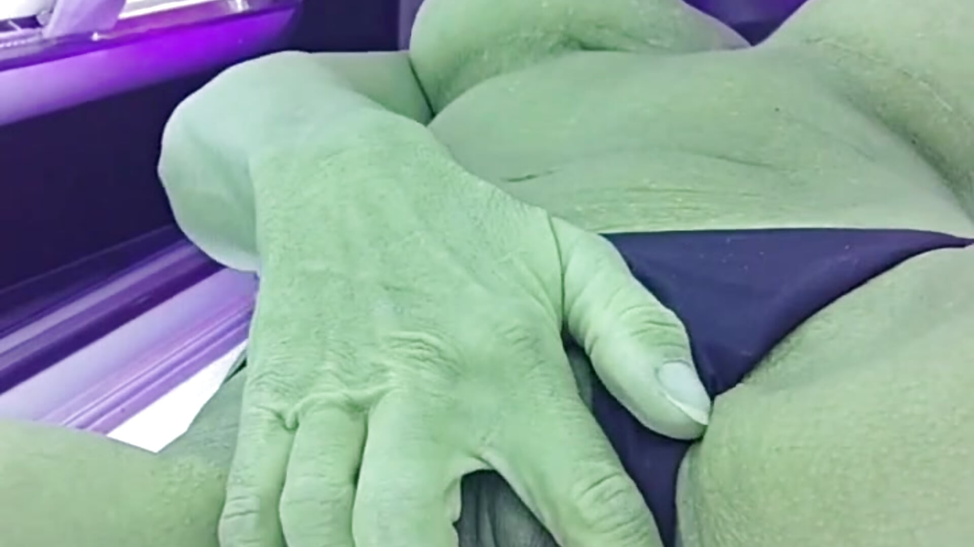 Heimlich im Solarium - video by Misses-Cougar cam model