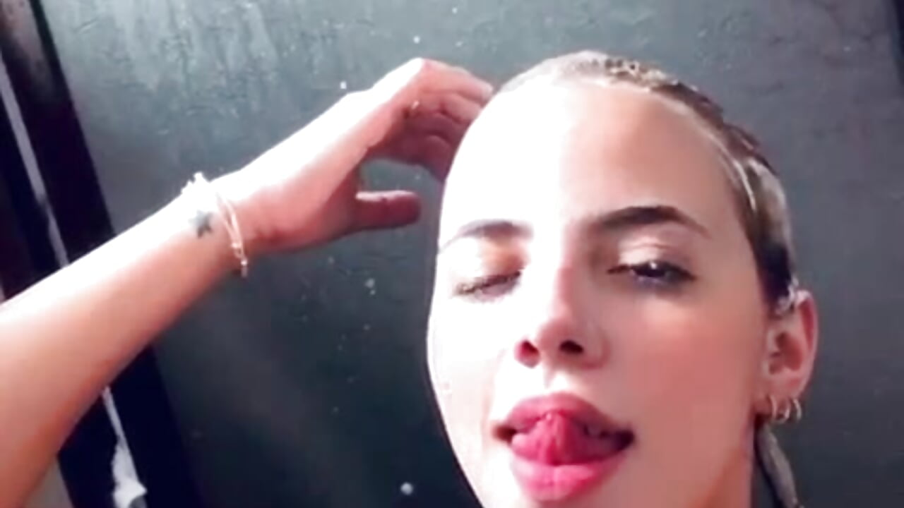Delicious shower - video by Leeromero1 cam model