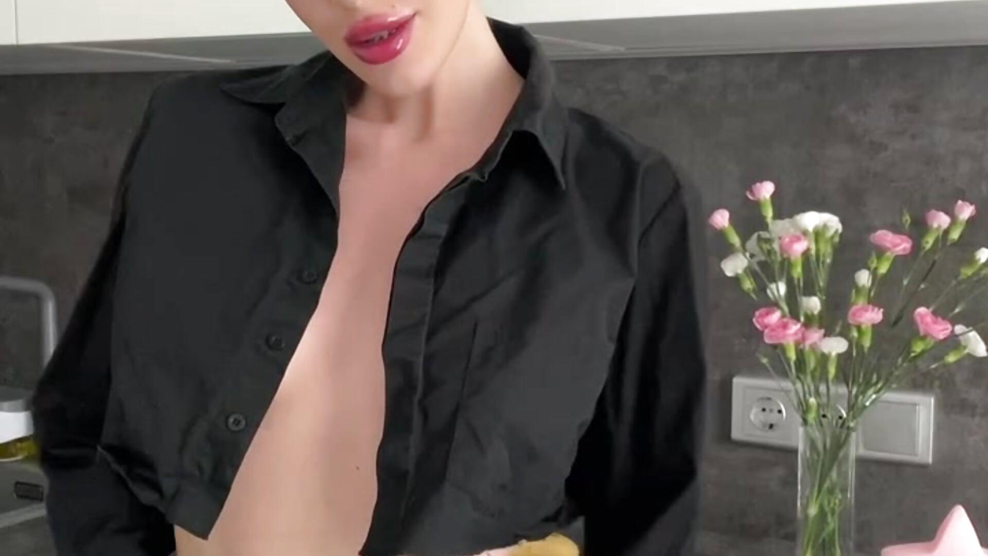 Black - video by HoneyBunnyPot cam model