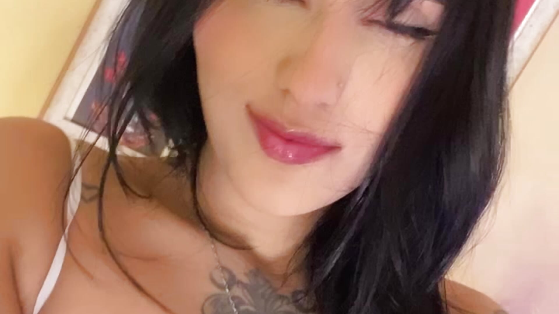 Kiss guys - video by Sweetie_Arianna cam model