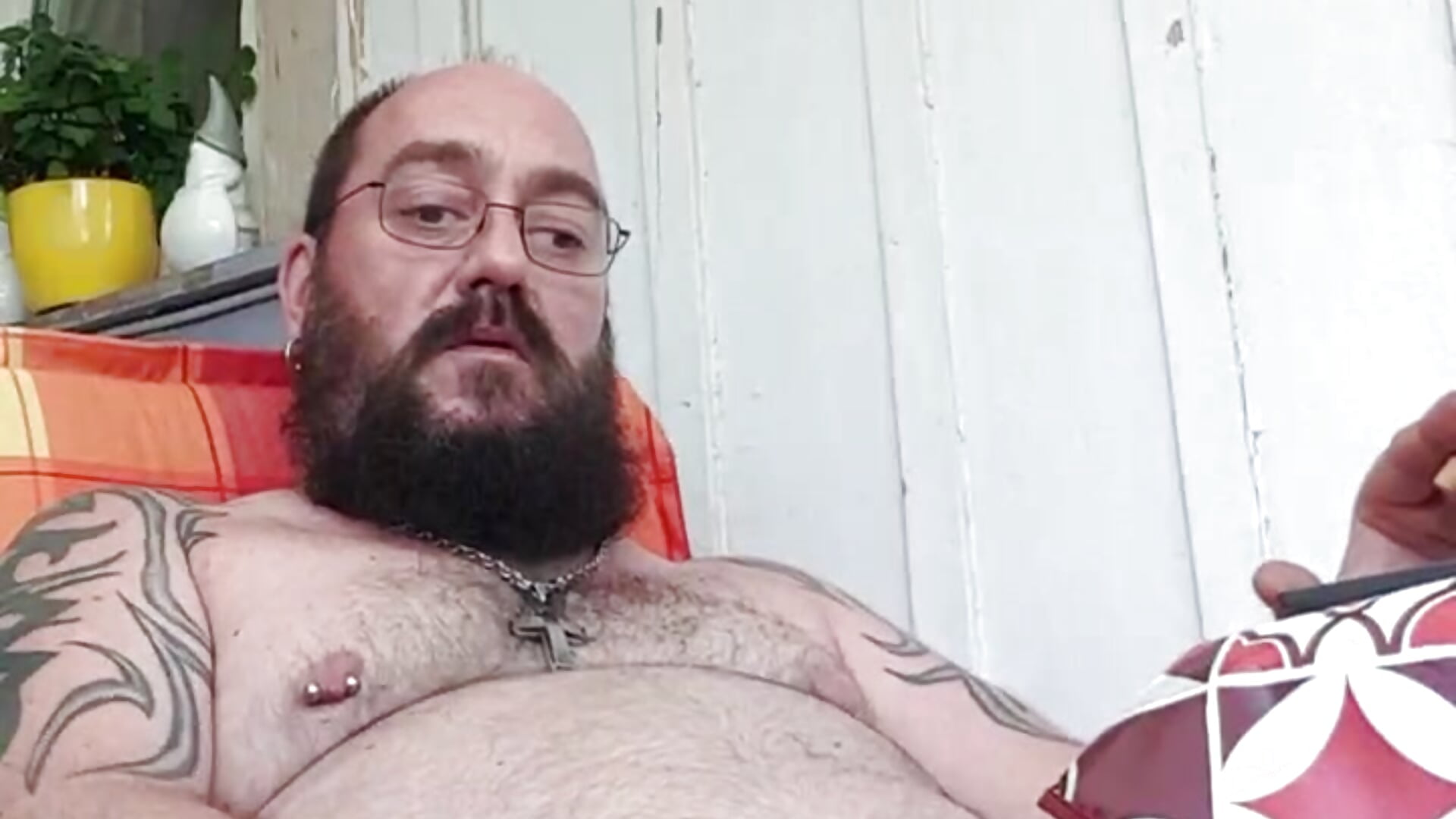 I'm an exhibitionist model. No copyright. Download, re-upload, and spread me everywhere. — filmik Lederbikerhn, modela(-lki) na kamerkach