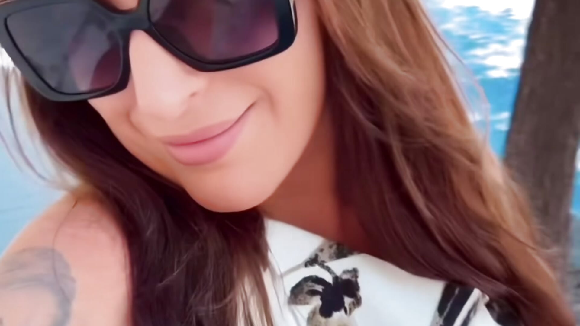 hola. - video by ChristinaSiemone cam model