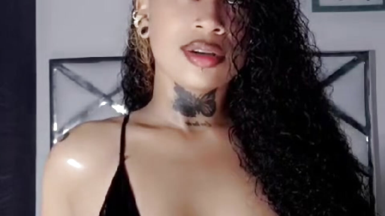 I love my leather lingerie and do you like it? 😏🔥🍒– cattaleeyaa kameramodell videója