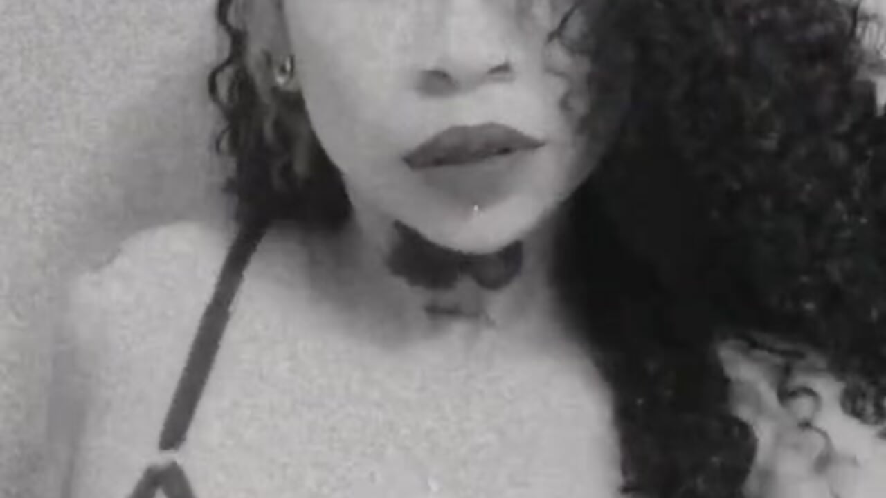 I would love to feel your caresses on my body– cattaleeyaa kameramodell videója