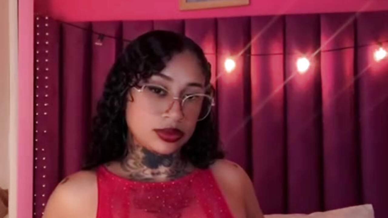 I light up like fire 🔥💋– cattaleeyaa kameramodell videója