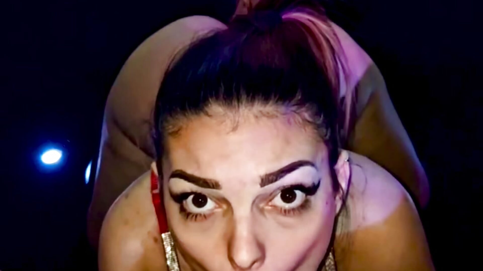 POV : JE SUCE UN MEC A GENOUX + TWERK – video modela na kameri Ambre_La_nebulleuse