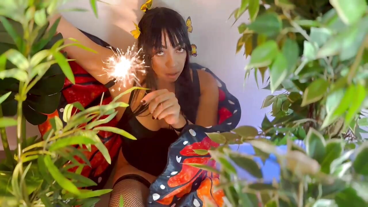 Your mischievous butterfly - vídeo de Emma-Hell
