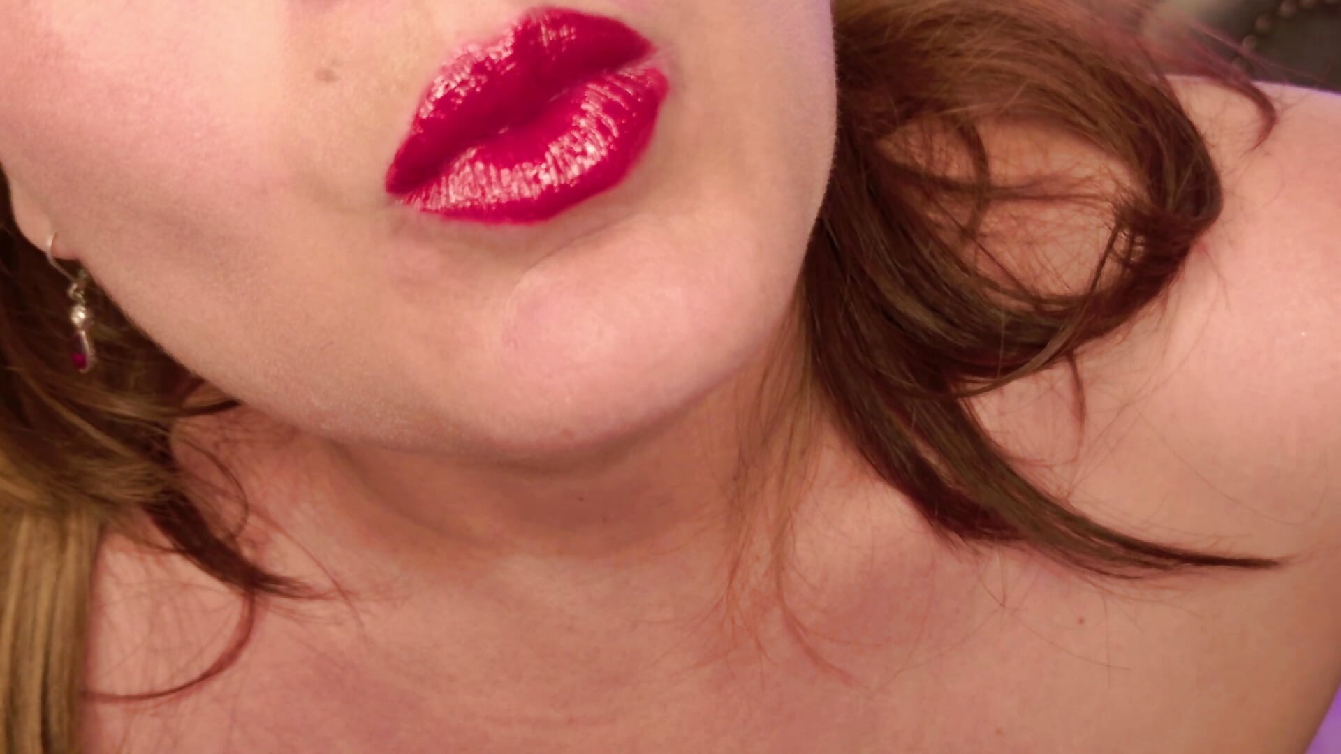 Kisses from Aida, your sexy mommy - video by Aida_adams cam model