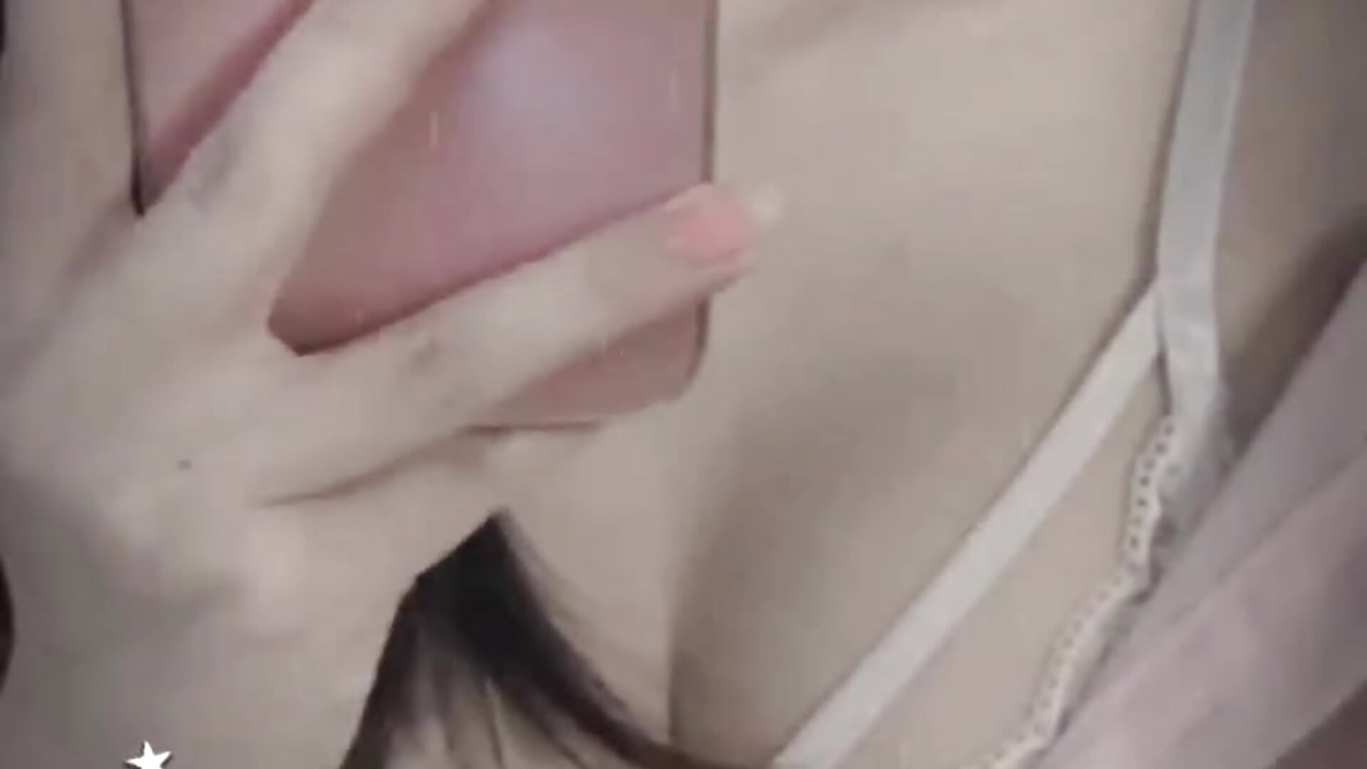 Hôm nay mưa rơi🌨🌧 tâm trí rối bời, nhớ về một người ở nơi xa xôi - video by __18Angel__ cam model