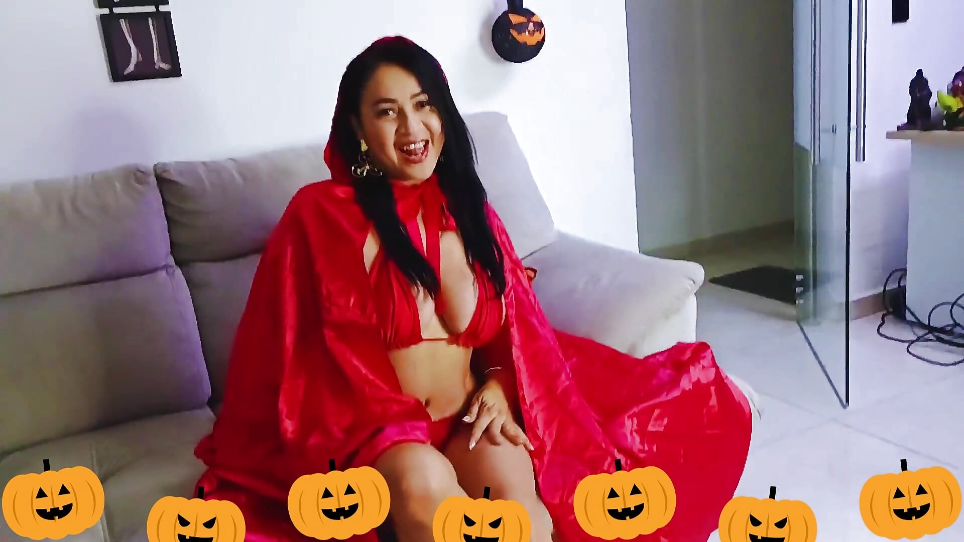 Happy Halloween by Sophie - video by sophie-newton cam model