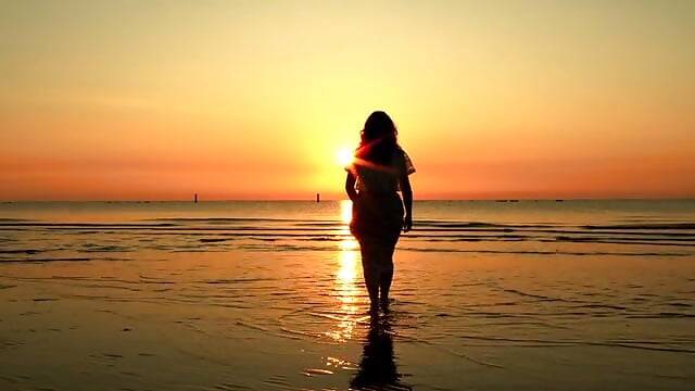 2331994618 - video by Lily_flower7 cam model