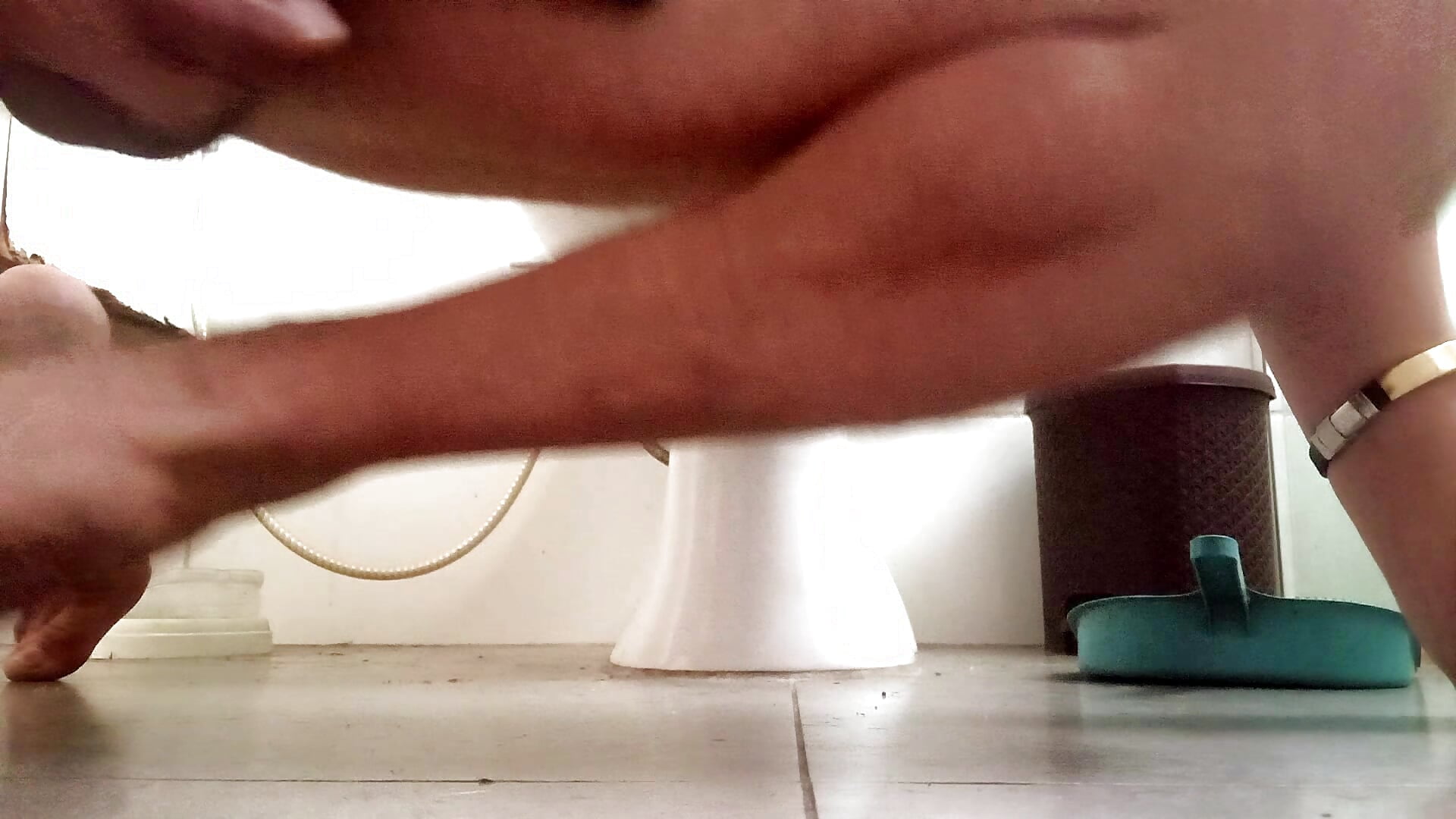 Paja en el baño - Vídeo de Machoprostatico, modelo de vídeos