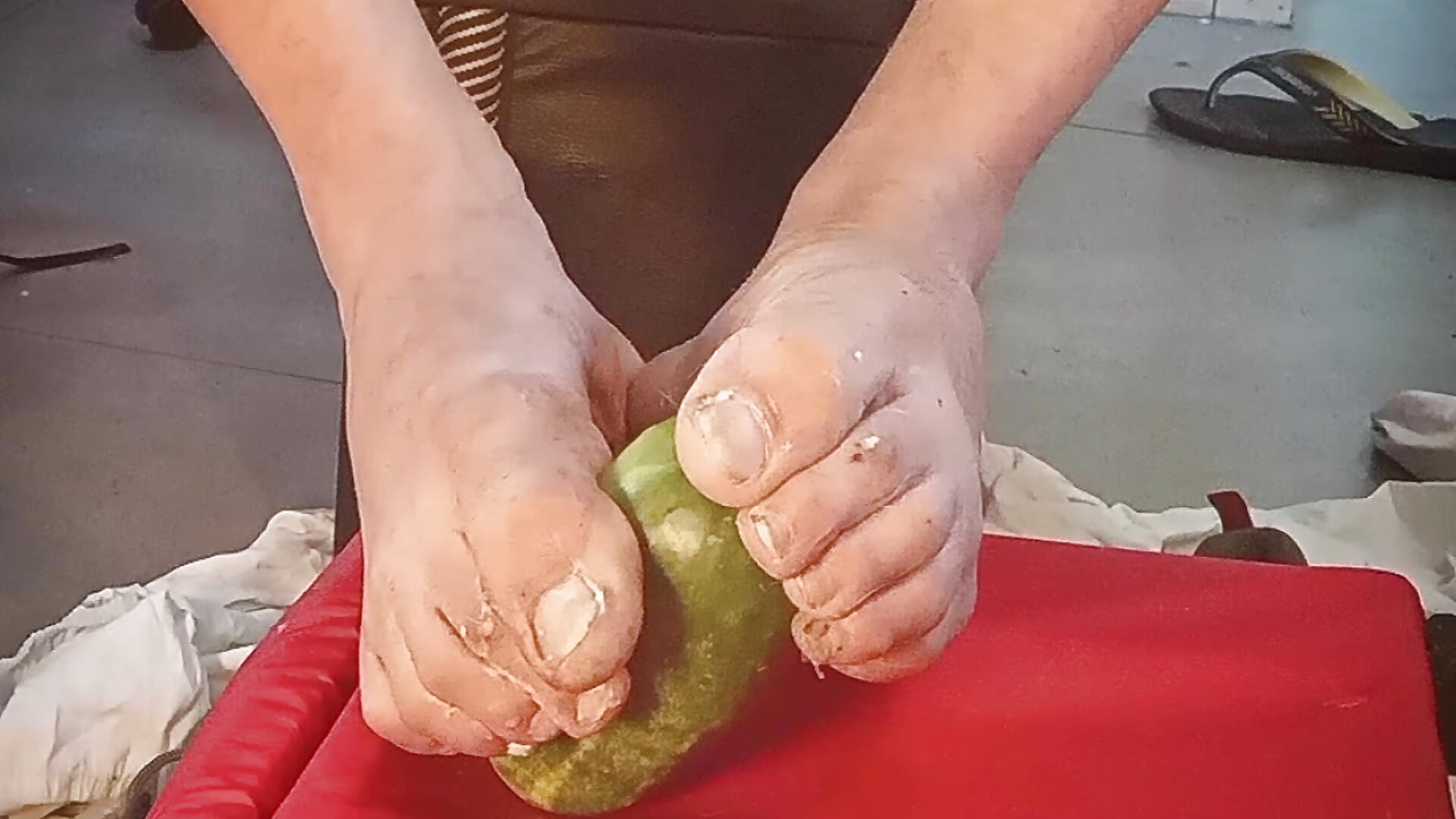 um pepino nos meus pés - video av Machoprostatico cam model