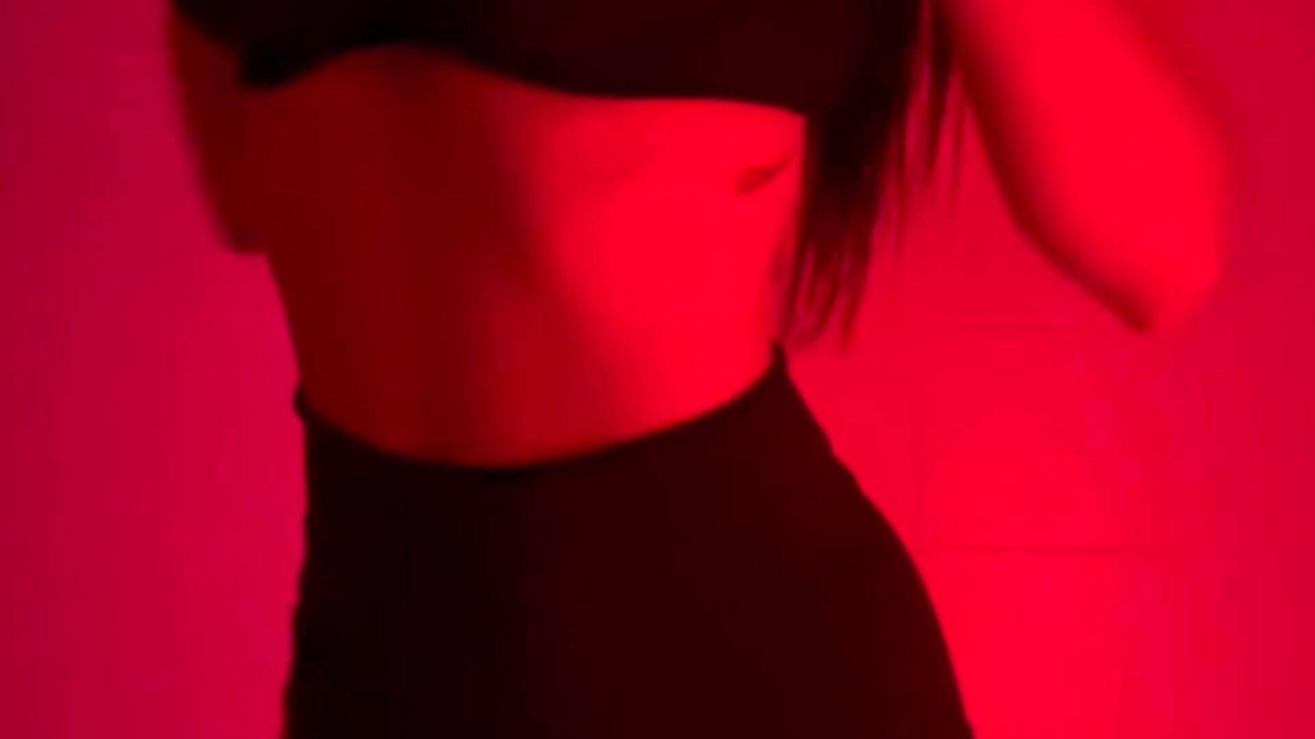 RED - video by LindaWarners cam model