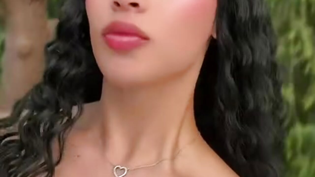 Holii– Kima_rousse kameramodell videója