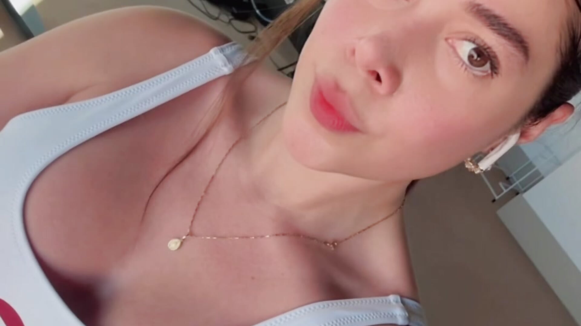 👅 - video by Condes_carmen cam model