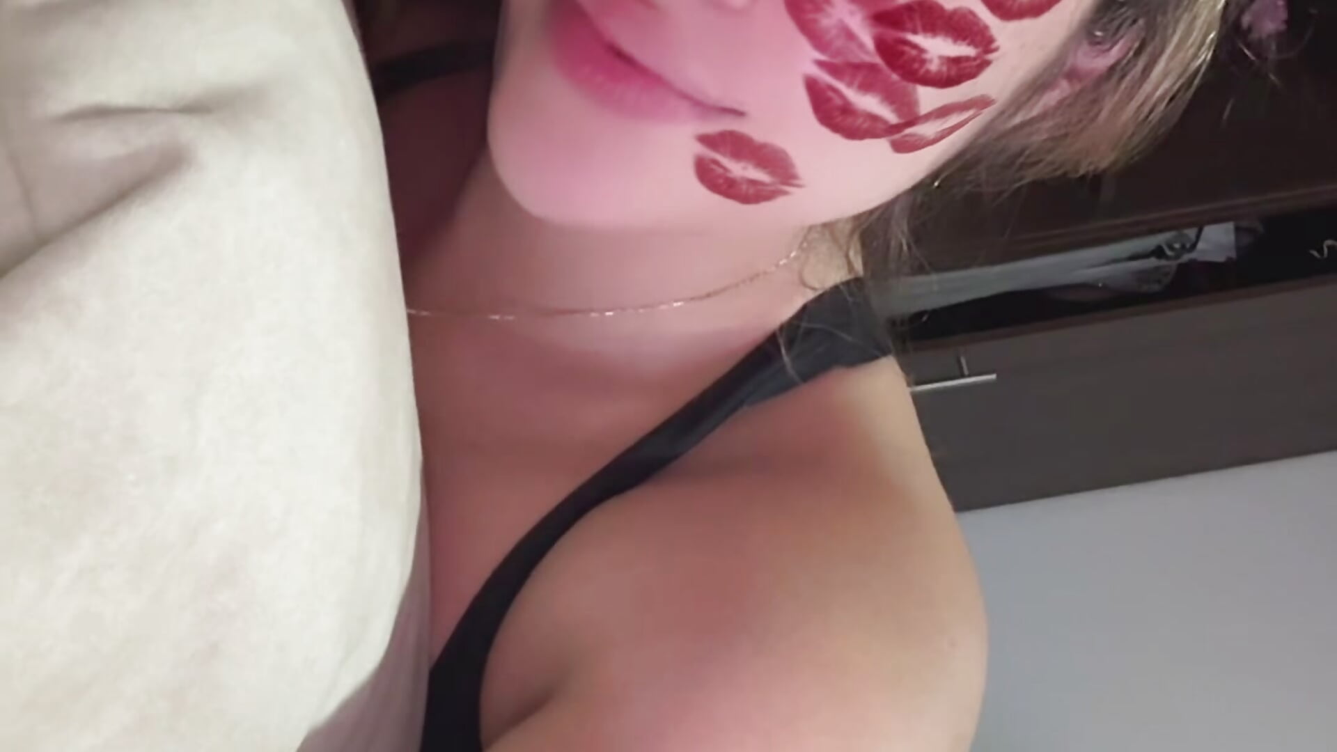 Feliz viernes 💋 - video by Condes_carmen cam model