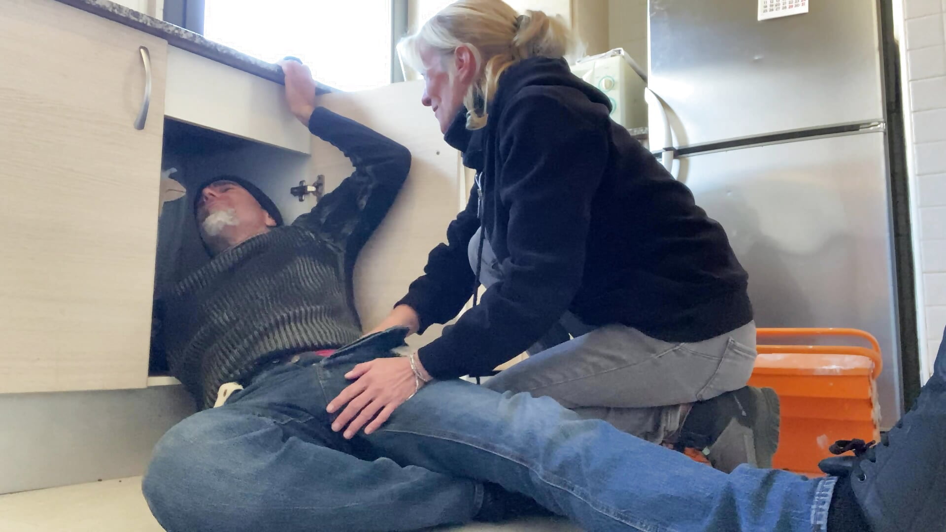 HOT WFE BLOWJOB TO THE PLUMBER - video by SPANISHWILDCOUPLE