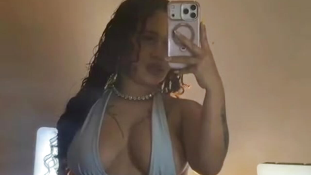 WhatsApp Video 2026-07-02 at 10,42,38 PM - video by Isa__Blanc cam model
