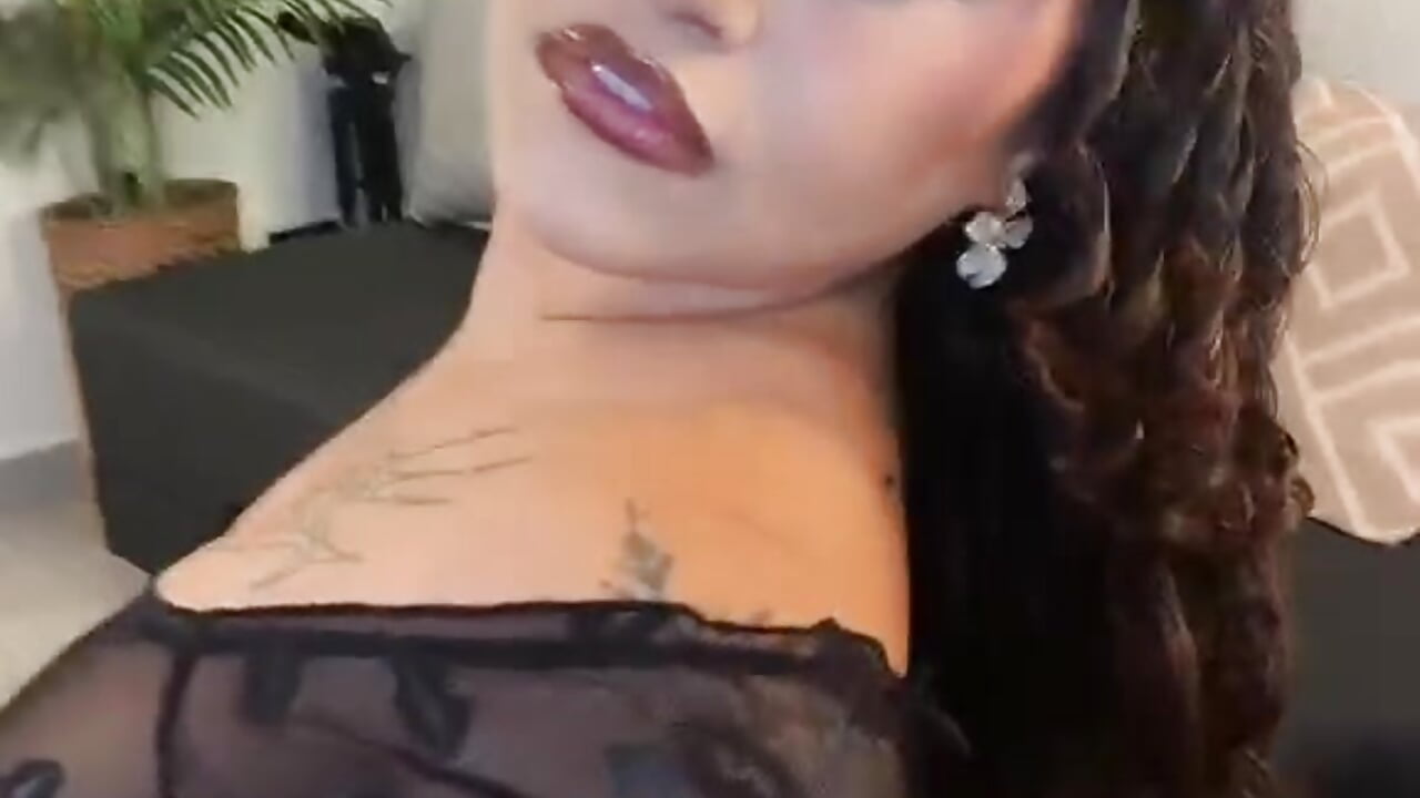 you like my outfit? - video di Isa__Blanc modella di cam