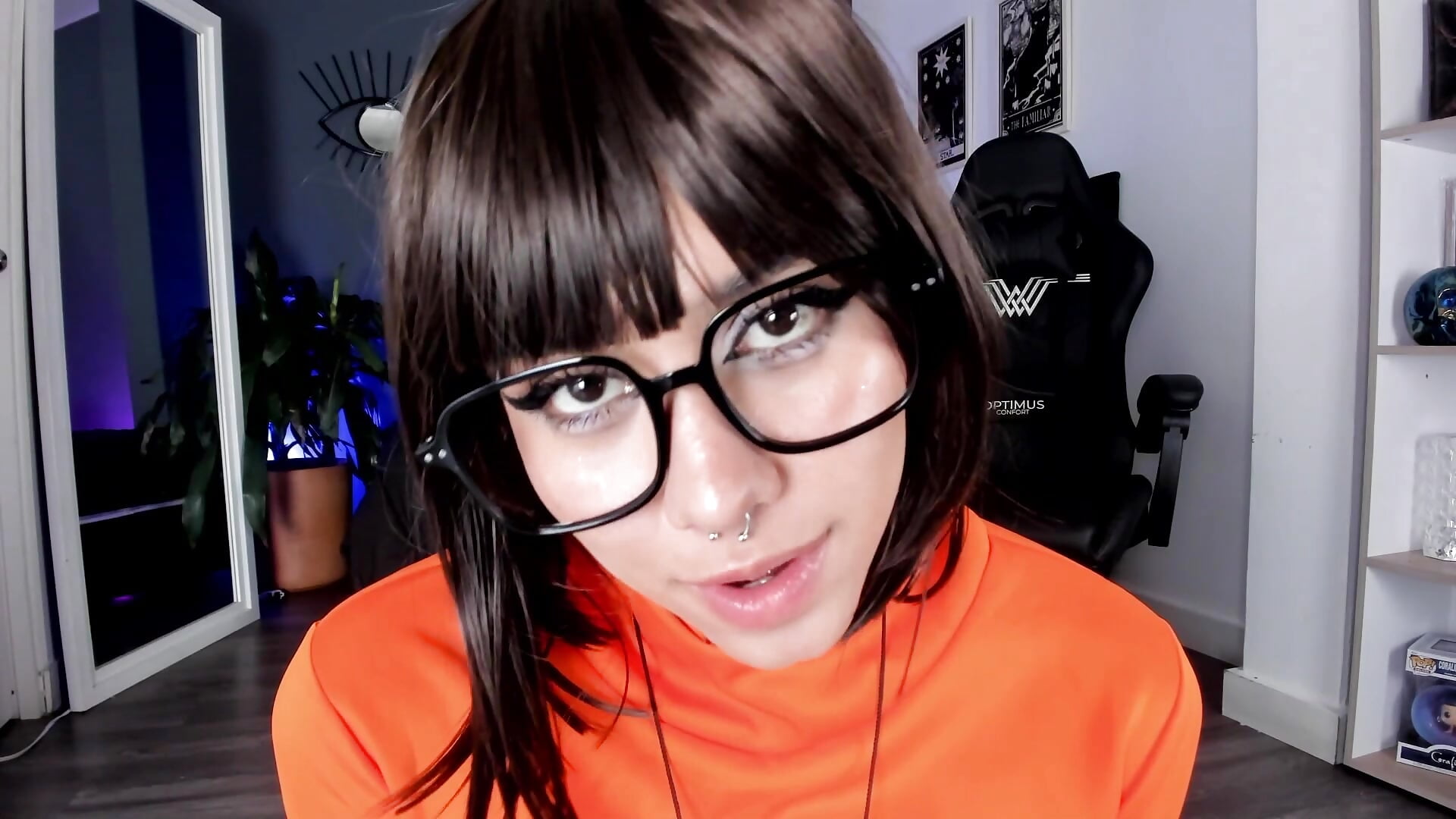 My glasses don’t lie… I’m sending you all my kisses! 🤓💋 - video by Raven_Witch_ cam model