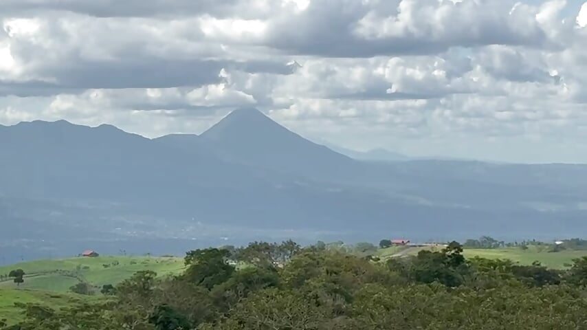 Volcán - Vídeo de Caballero_2026, modelo de vídeos