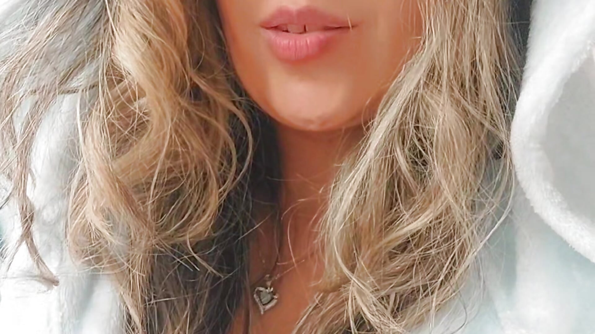 Hello - lauramcdowell1 캠 모델의 동영상