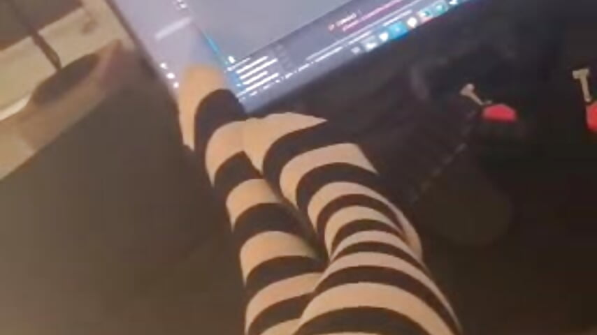 Wearing my cute programming socks 🤭 - video Yikuwu kameramallilta