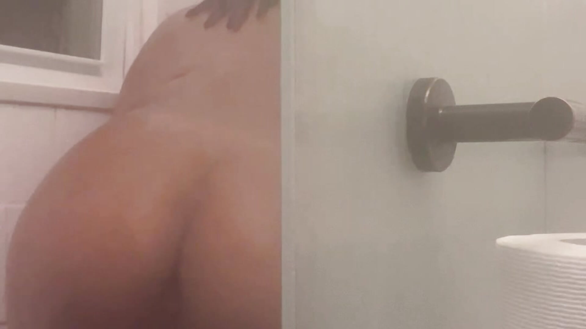 Dancing in the shower – видео вебкам-модели karatemom3000