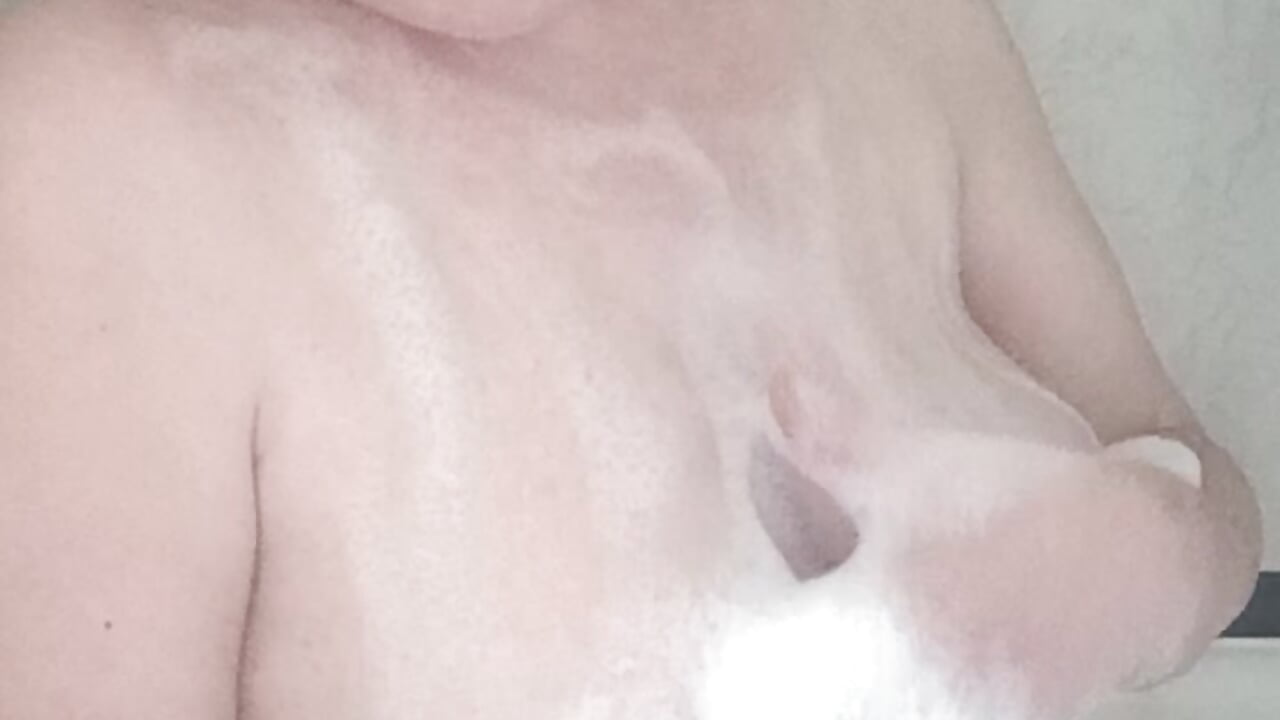 Playing with pussy and foam in the bath.