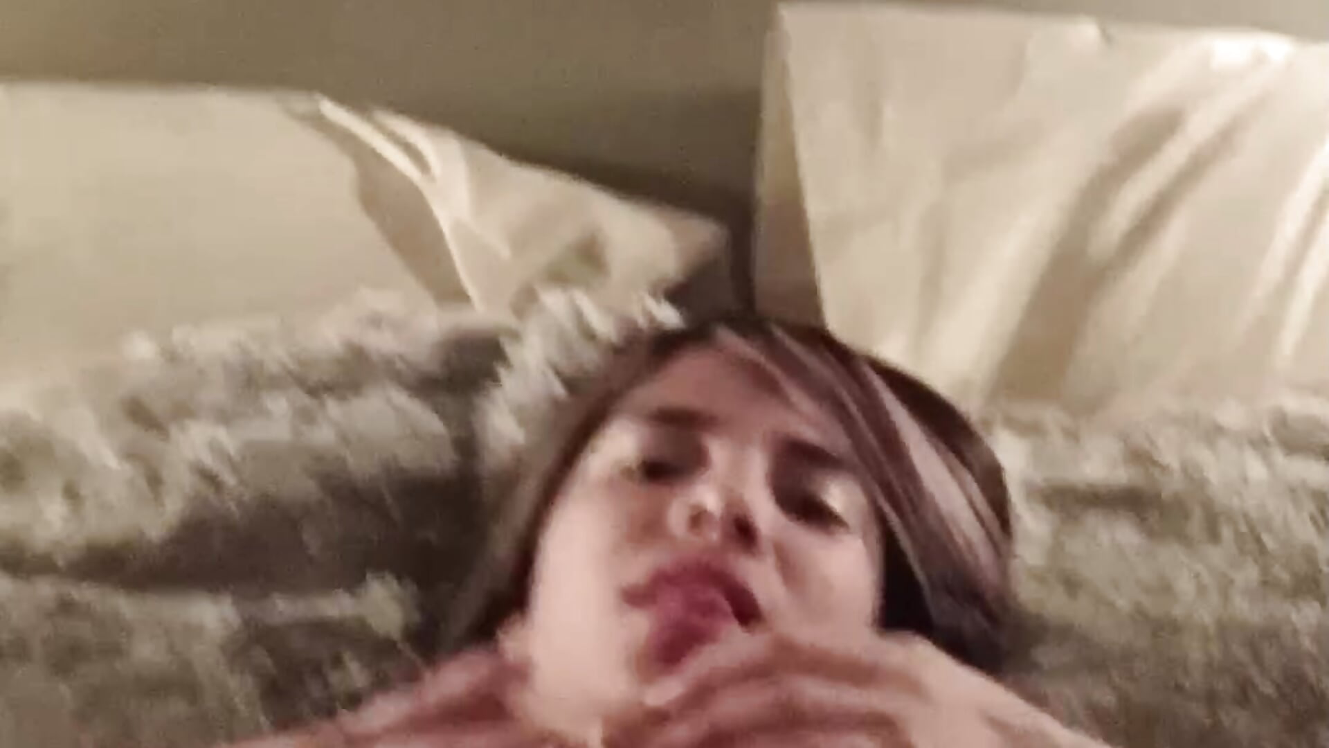 I ENJOY FUCKING MY PUSSY AND GIVING ME PLEASURE - video by EmilyOsment cam model