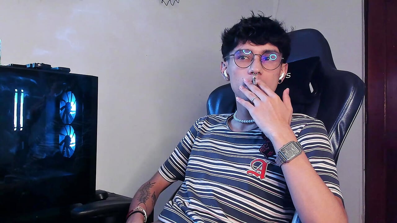 Just chill - video by cute_diego_ cam model