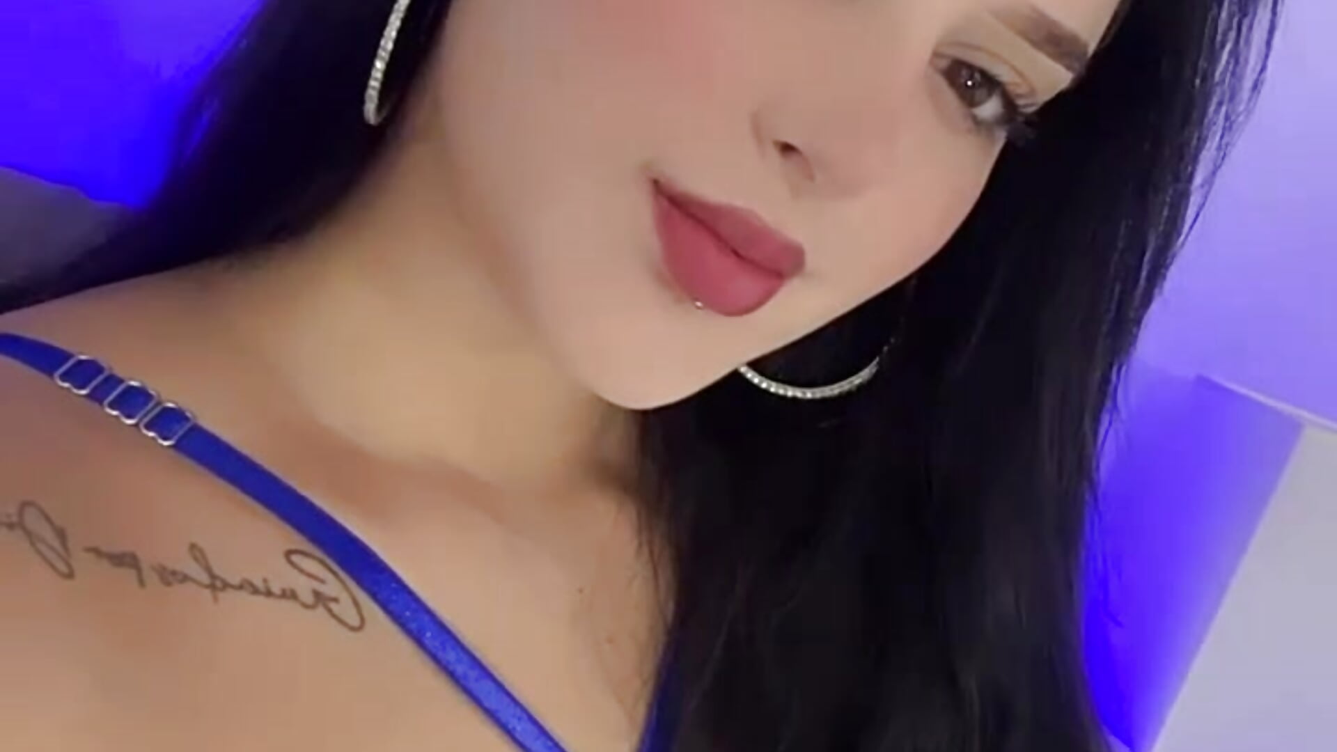 Do you think I'm beautiful? - video by RachelStein cam model
