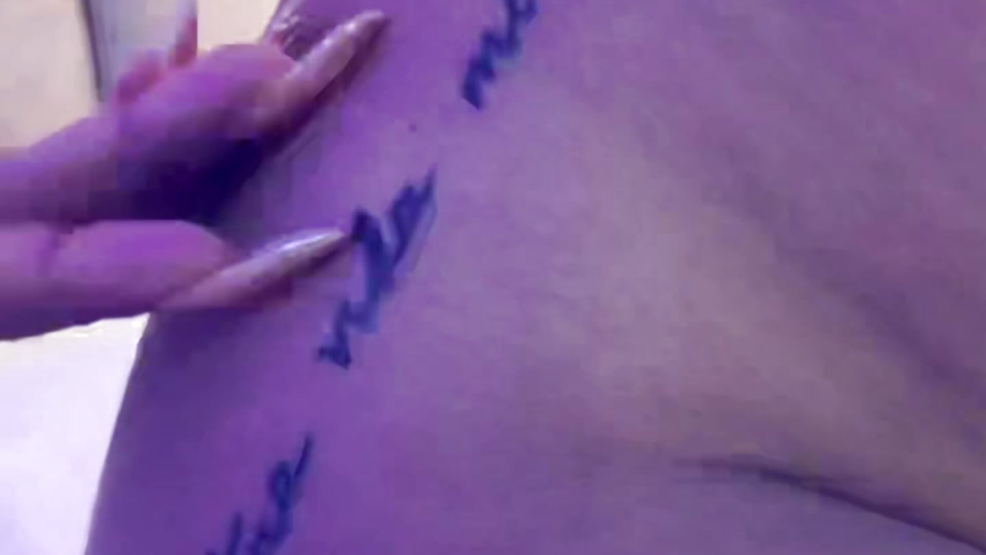 I LOVE TATTOS – video od webkamerové modelky Alice_Roys