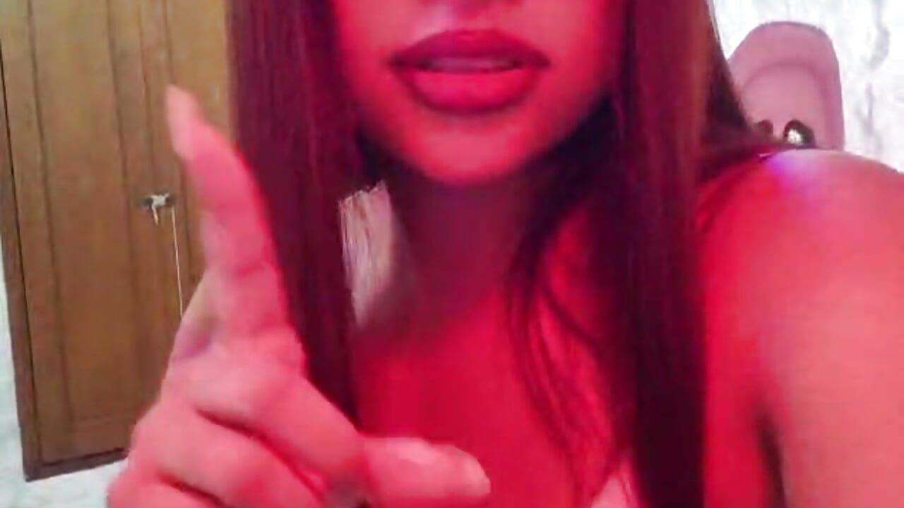 Your favorite moment starts now 🔥 – video od webkamerové modelky Alice_Roys