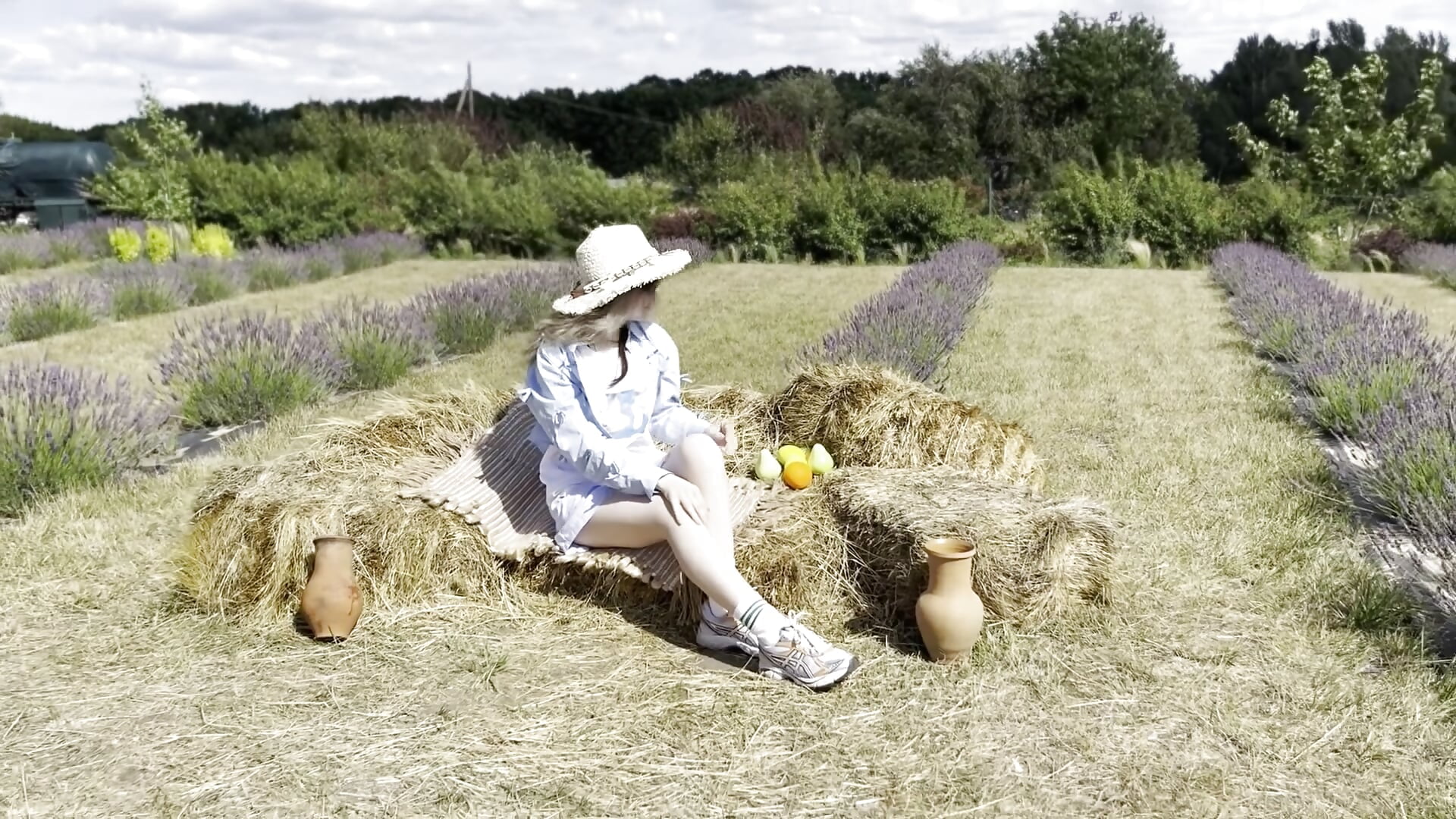 "Tina in Nature" - video by TinaRedly cam model